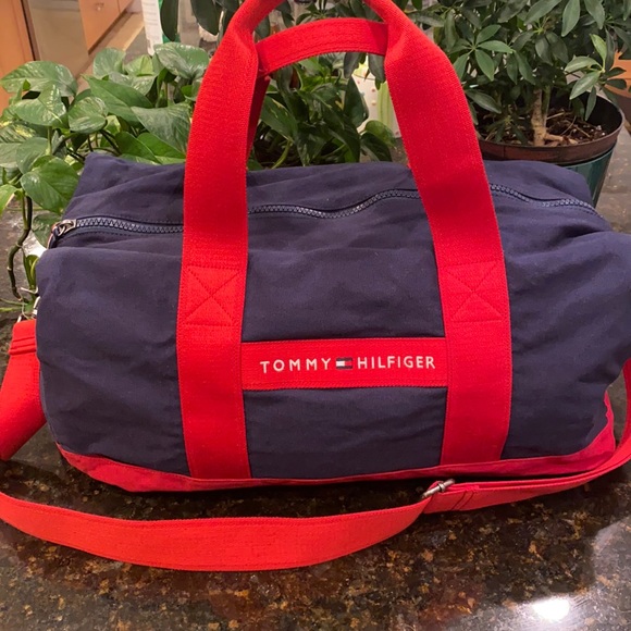 Tommy Hilfiger Other - Tommy Hilfiger navy and red duffle bag